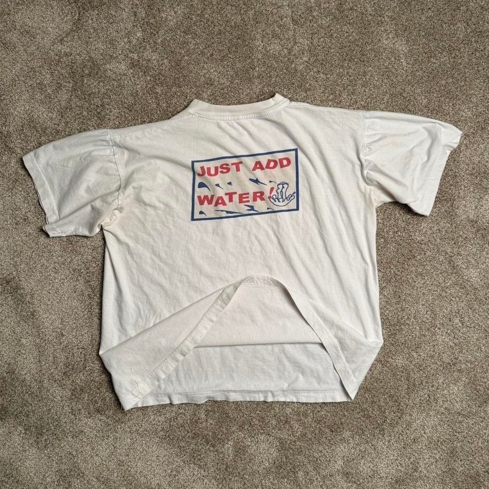 MAKING WAVES" GRAPHIC TEE